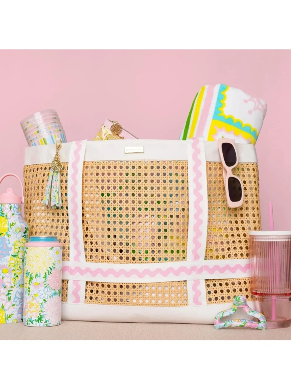 New Lilly Pulitzer Natural Woven Large Travel Tote with Pink & White Trim - Picture 9 of 13